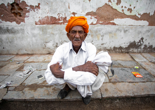 Portrait of a rajasthani man in traditional clothing in the street, Rajasthan, Nawalgarh, India