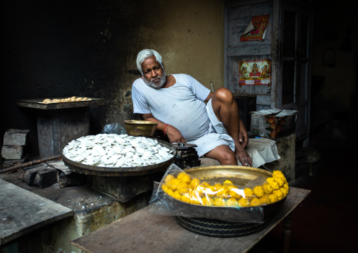 Indian street vendor selling sweets, Rajasthan, Nawalgarh, India