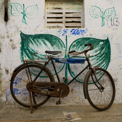 Rusty Bicyle On Kickstand Parked In A Street, Mahabalipuram, India