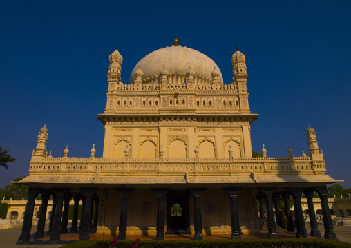 The Gumbaz, Muslim Mausoleum Of Sultan Tipu And His Relatives, The Tiger Of Mysore, Srirangapatna, India