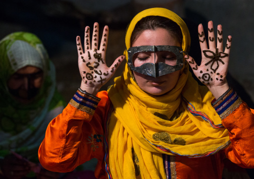 a bandari woman wearing a traditional mask during an artistic performance in zinat house, Qeshm Island, Salakh, Iran