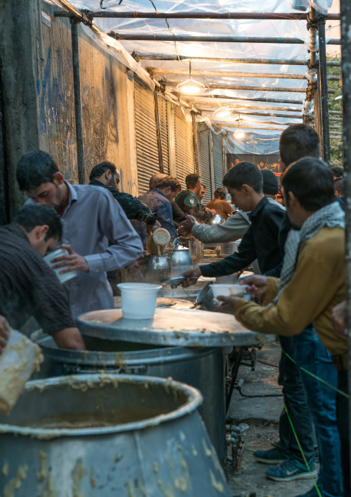 Iranian shiite muslim men prepare the breakfast early in the morning of Ashura day, Lorestan Province, Khorramabad, Iran