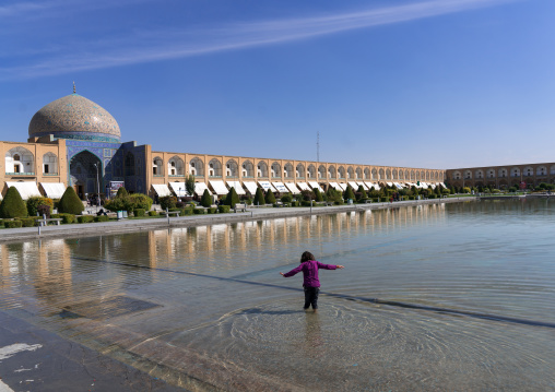 Girl playing in the water in front of Sheikh Lutfollah Mosque on the eastern side of Naghsh-i Jahan Square, Isfahan Province, Isfahan, Iran