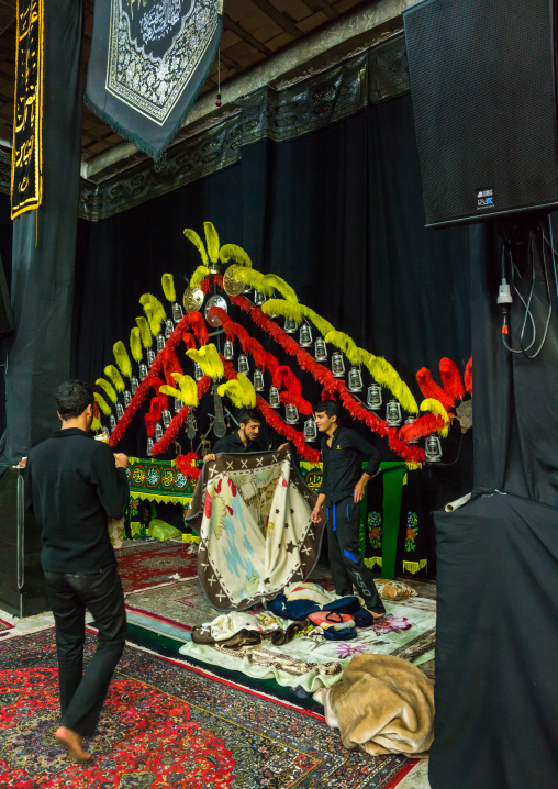 Iranian Shiite Muslim Man Making An Alam On Ashura, The Day Of The Death Of Imam Hussein, Isfahan Province, Kashan, Iran
