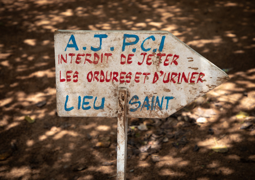 No pissing and littering here sign, Région des Lacs, Yamoussoukro, Ivory Coast