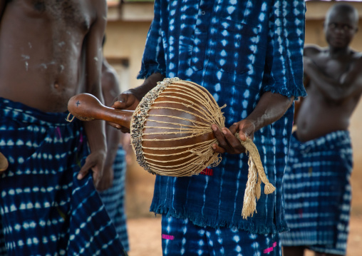Musicians with shakers performing during a Goli sacred mask dance in Baule tribe, Région des Lacs, Bomizanbo, Ivory Coast