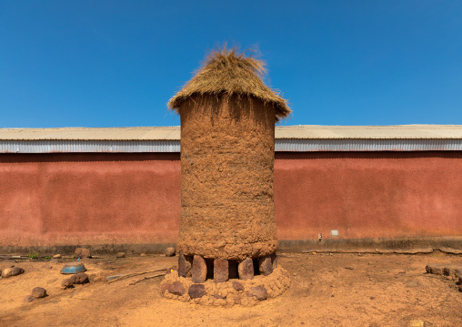Granary with thatched roof, Savanes district, Niofoin, Ivory Coast