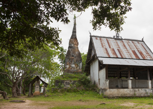 Old stupa, Don khong island, Laos