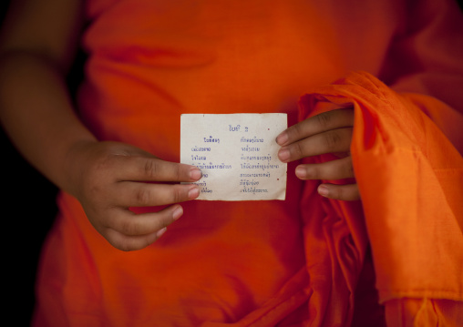 Novice buddhist monk showing a futur prediction, Nam deng, Laos