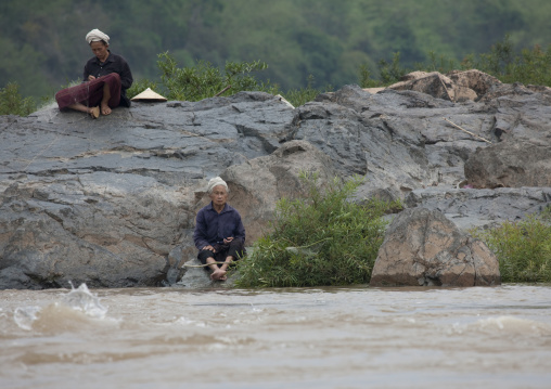 Fishermen on mekong river, Luang prabang, Laos