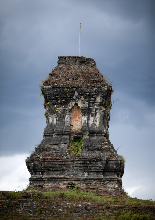 Wat phia ruins, Phonsavan, Laos