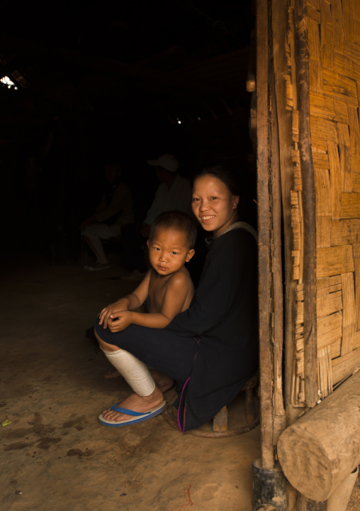 Lantaen minority mother and baby, Nam deng, Laos