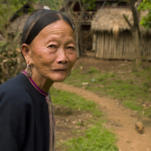 Lantaen minority old woman, Nam deng, Laos