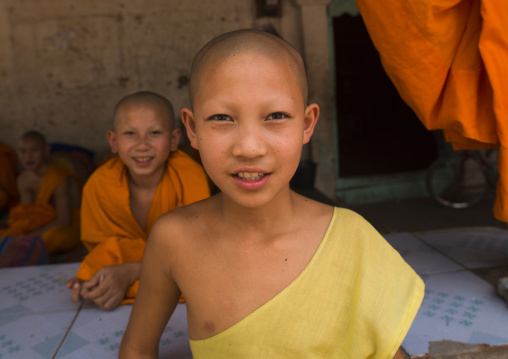 Novice buddhist monks, Nam deng, Laos