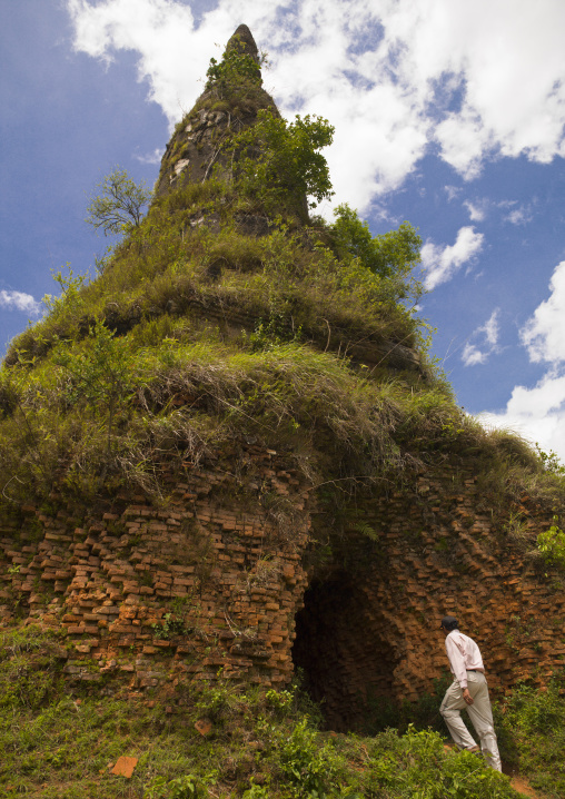 Old stupa coverd by grass, Phonsavan, Laos