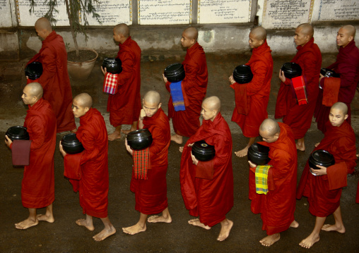 Monks Luncht At Mahagandayon Monastery In Amarapura, Myanmar