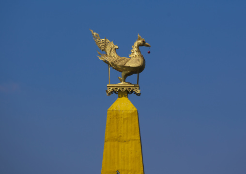 Golden Chicken Statue, Inel Lake, Myanmar