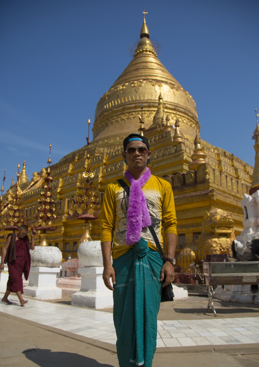 Burmese Tourist In Shwe Zigon Paya Golden Temple, Bagan, Myanmar