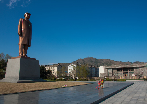 Dear leader Kim il Sung statue on main square, North Hamgyong Province, Chongjin, North Korea