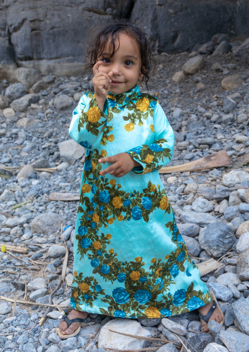 Young omani child girl in traditional clothing, Ad Dakhiliyah Region, Wadi Al Nakhar, Oman