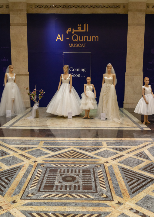 Wedding dresses for sale in al-qurum shopping mall, Governorate of Muscat, Muscat, Oman
