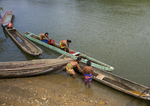 Panama, Darien Province, Puerta Lara, Indigenous Wounaan Women Set Out To Go Fishing In Their Boats