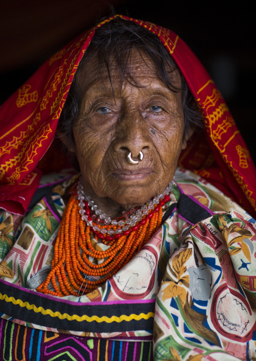 Panama, San Blas Islands, Mamitupu, Portrait Of An Old Kuna Tribe Woman