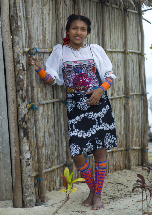 Panama, San Blas Islands, Mamitupu, Portrait Of A Young Kuna Indian Woman