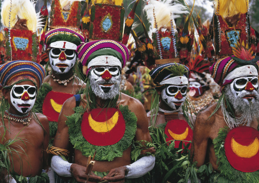 Highlander warriors during a sing-sing ceremony, Western Highlands Province, Mount Hagen, Papua New Guinea