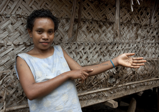 Islander girl showing tattos on her arm, Milne Bay Province, Trobriand Island, Papua New Guinea