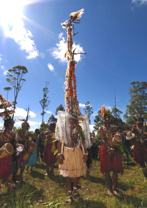 Costal tribe men with a giant headwear during a Sing-sing, Western Highlands Province, Mount Hagen, Papua New Guinea