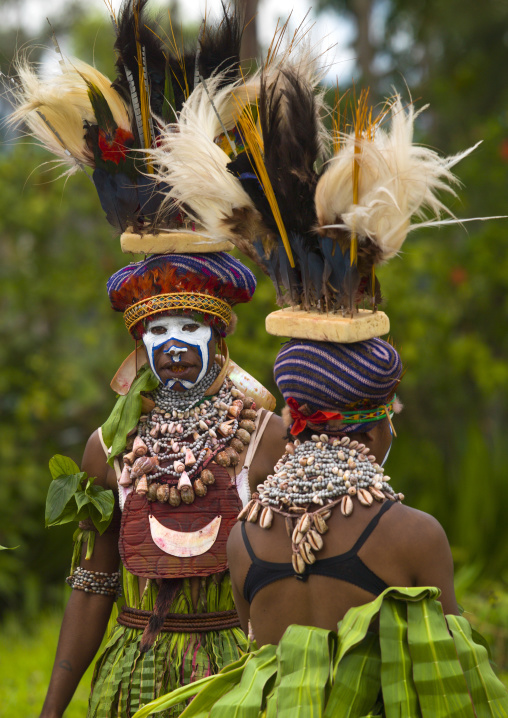 Highlander women during sing sing ceremony, Western Highlands Province, Mount Hagen, Papua New Guinea