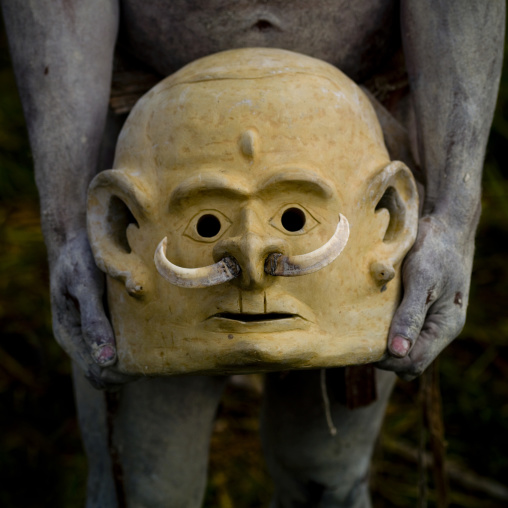 Mudman mask from Asaro during a sing-sing, Western Highlands Province, Mount Hagen, Papua New Guinea