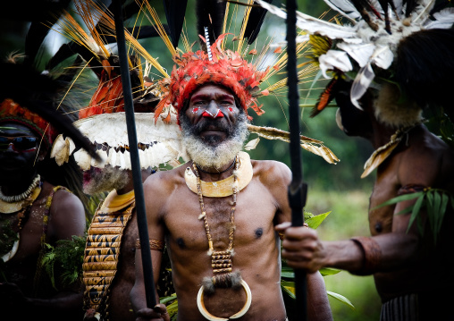 Chimbu tribe man with giant headdress made of eagle feathers during a sing sing , Western Highlands Province, Mount Hagen, Papua New Guinea