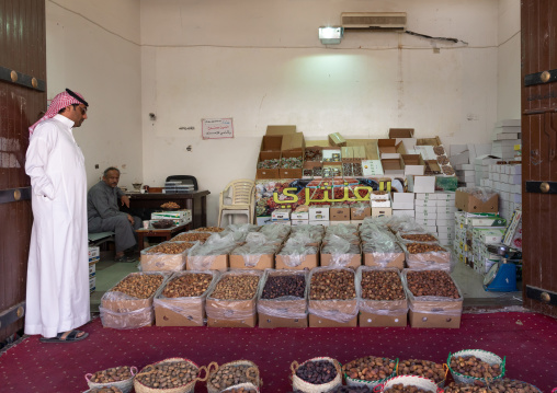 Saudi man buying dates in a market, Najran Province, Najran, Saudi Arabia