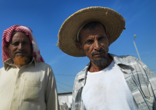 Saudi men in the souk, Jizan Province, Sabya, Saudi Arabia