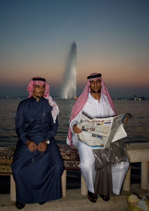 Saudi men in front of the fountain, Mecca province, Jeddah, Saudi Arabia