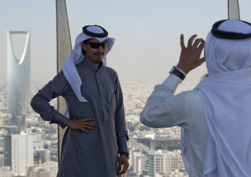 Saudi tourists taking pictures, Riyadh Province, Riyadh, Saudi Arabia