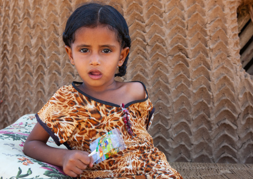 Yemeni refugee girl living on the tihama coast, Jizan Region, Jizan, Saudi Arabia