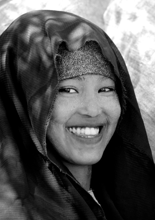Portrait Of A Smiling Young Woman Wearing Quasil On Her Face