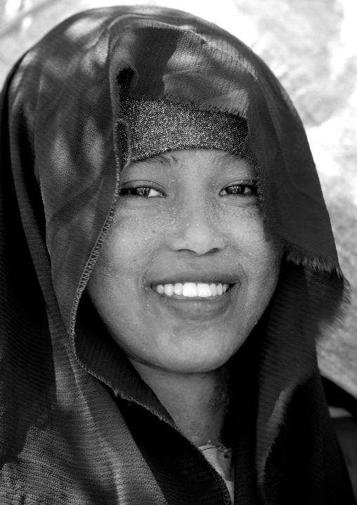Portrait Of A Smiling Young Woman Wearing Quasil On Her Face