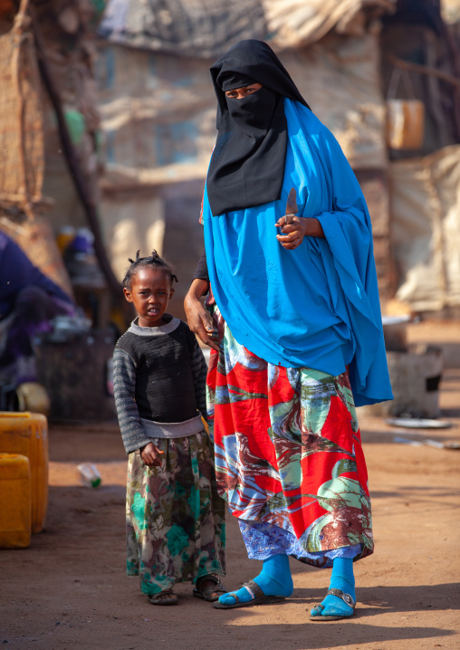 Portrait of a somali woman wearing a niqab with her daughter, Togdheer region, Burao, Somaliland