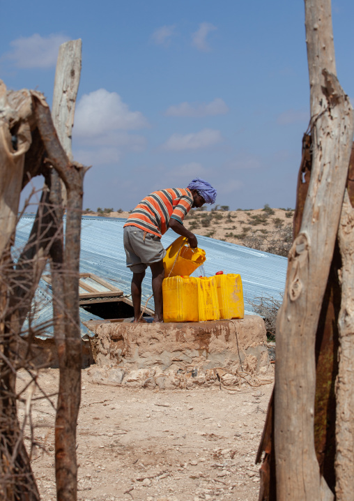 Somali man collecting water in a well, Dhagaxbuur region, Degehabur, Somaliland