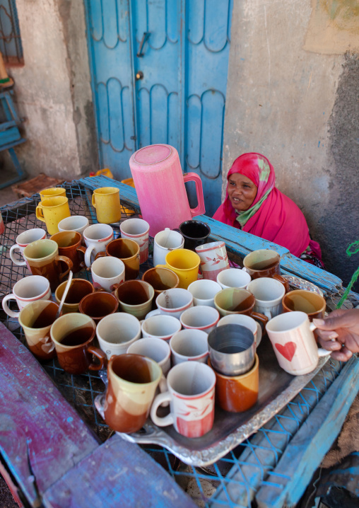 Somali woman selling tea and coffee in the street, Woqooyi Galbeed region, Hargeisa, Somaliland