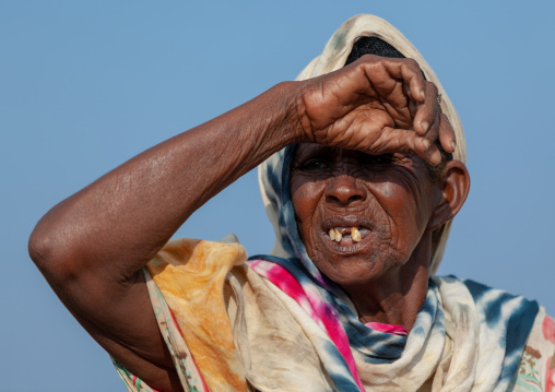 Old somali woman protecting her eyes from the sun, Awdal region, Zeila, Somaliland