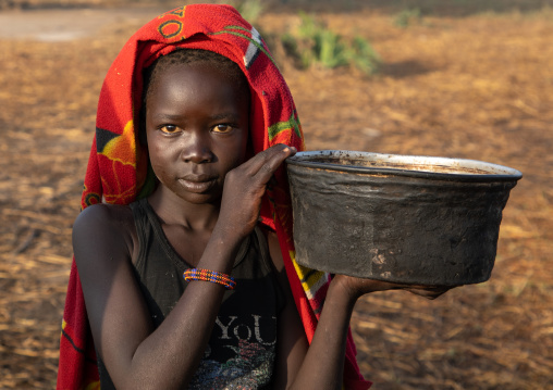 Portrait of a Mundari tribe girl with a pot, Central Equatoria, Terekeka, South Sudan