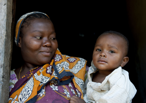 Mother and child, Pemba, Tanzania