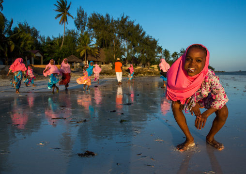 Tanzania, Zanzibar, Kizimkazi, young muslim girls in school uniform on beach