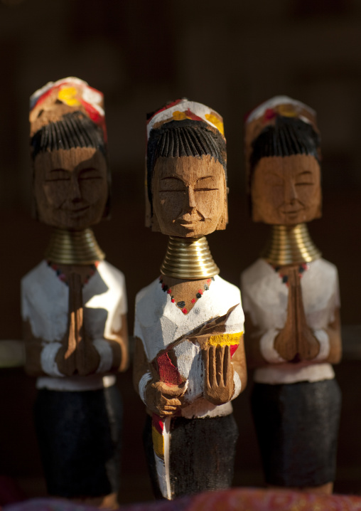 Long necks statues, Nam peang din village, North thailand