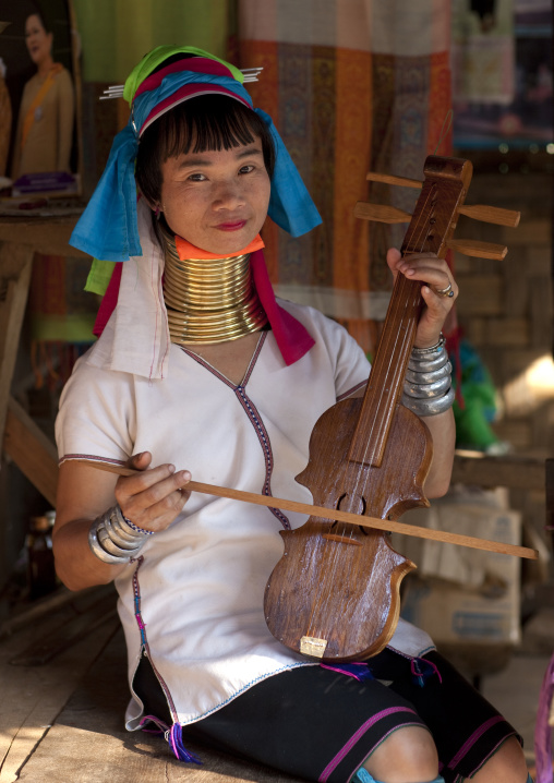 Miss mache, Karen long neck nam peang din village, On river pai thailand